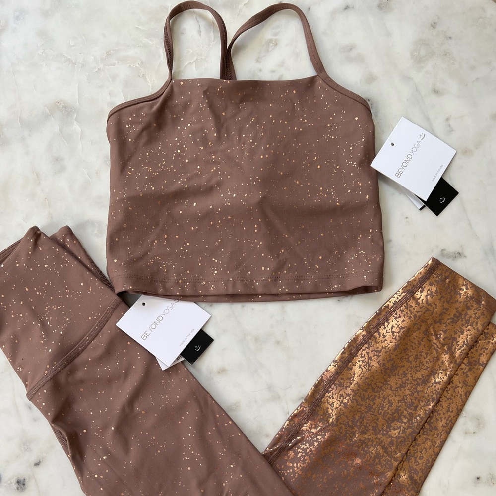 BEYOND YOGA gold glitter set - new with tags - size small